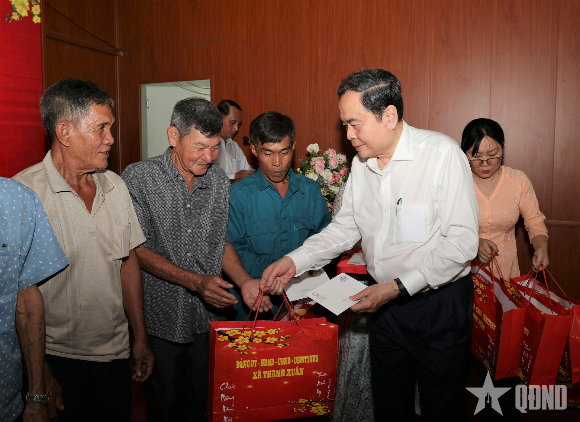 Chủ tịch Quốc hội Trần Thanh Mẫn thăm, tặng quà Tết gia đình chính sách, hộ nghèo tại Cần Thơ